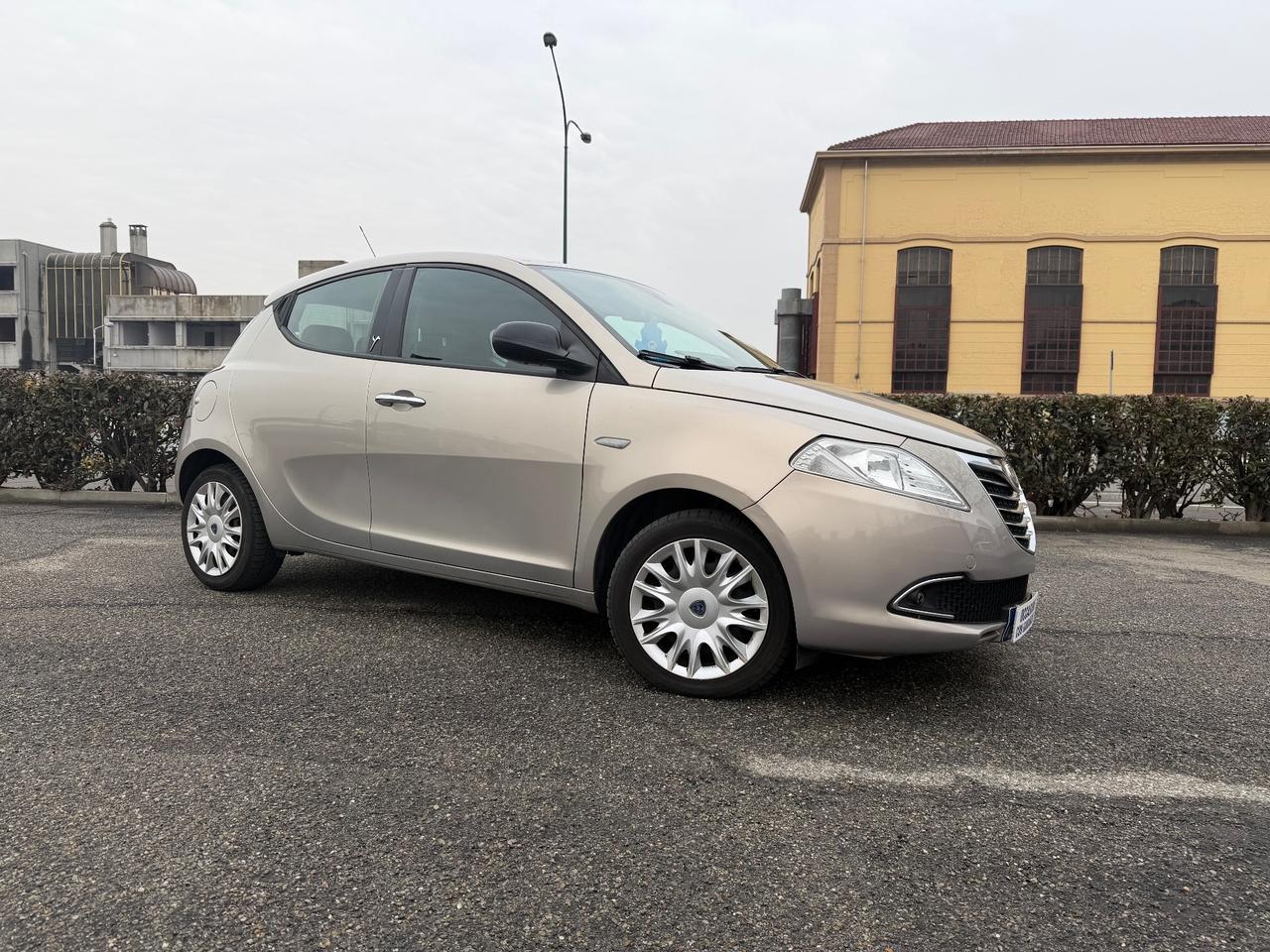 Lancia Ypsilon 1.2 69 CV 5 porte S&S Platinum