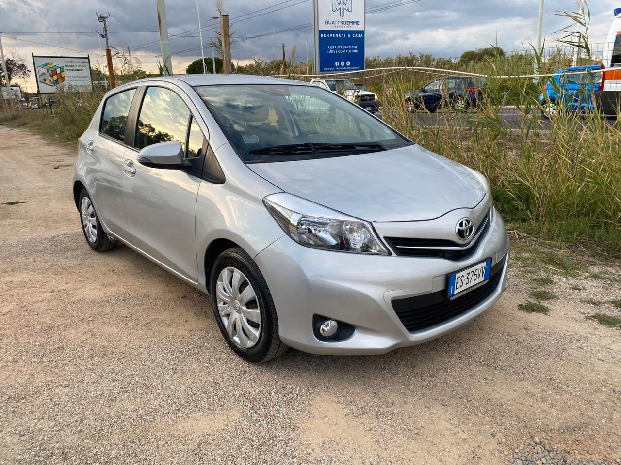 TOYOTA YARIS 1.0 LOUNGE 99.000 KM ADATTA NEOPATENTATI GARANTITA