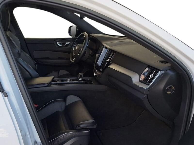 Volvo XC60 B4 197+14 CV Mild Hybrid Diesel Automatico R-Design