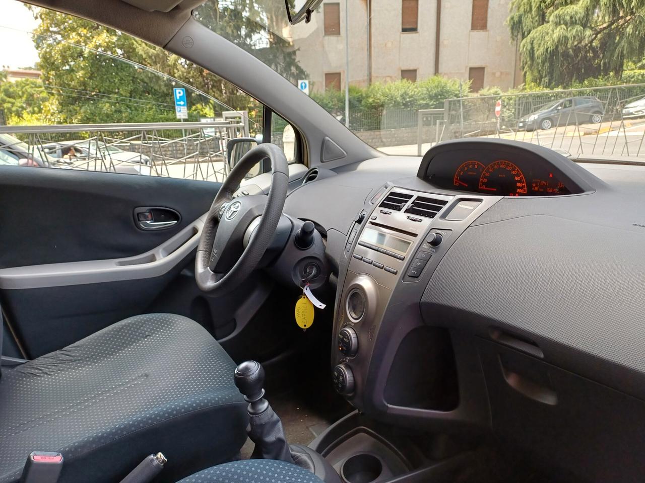 Toyota Yaris 1.4 d.4 diesel sol