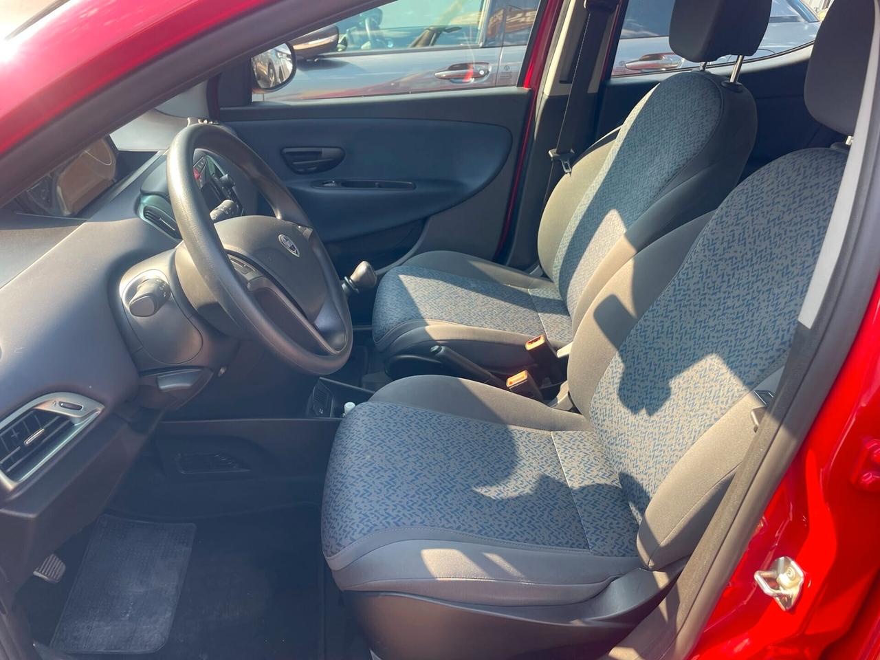 Lancia Ypsilon 1.0 FireFly 5 porte S&S Hybrid Gold