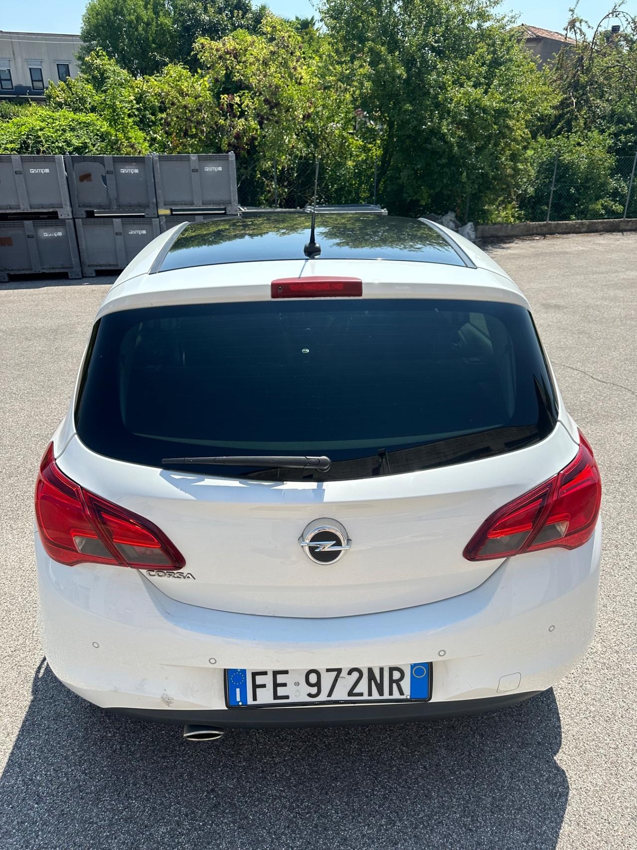 Opel Corsa 1.4 90CV GPL Tech 5 porte Neopatentati
