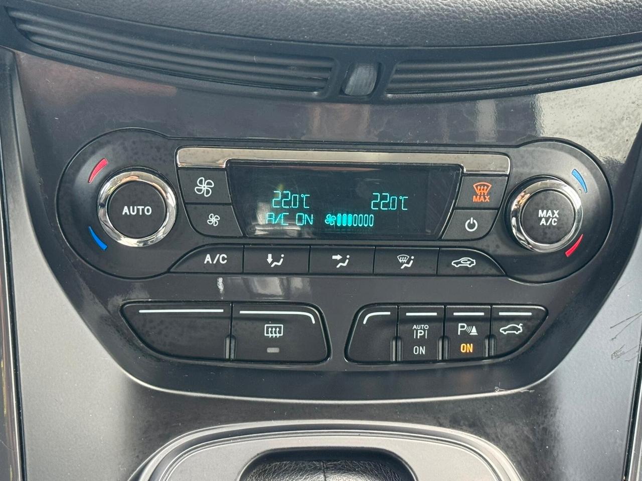 Ford Kuga 2.0 TDCI 163 CV 4WD Powershift Titanium