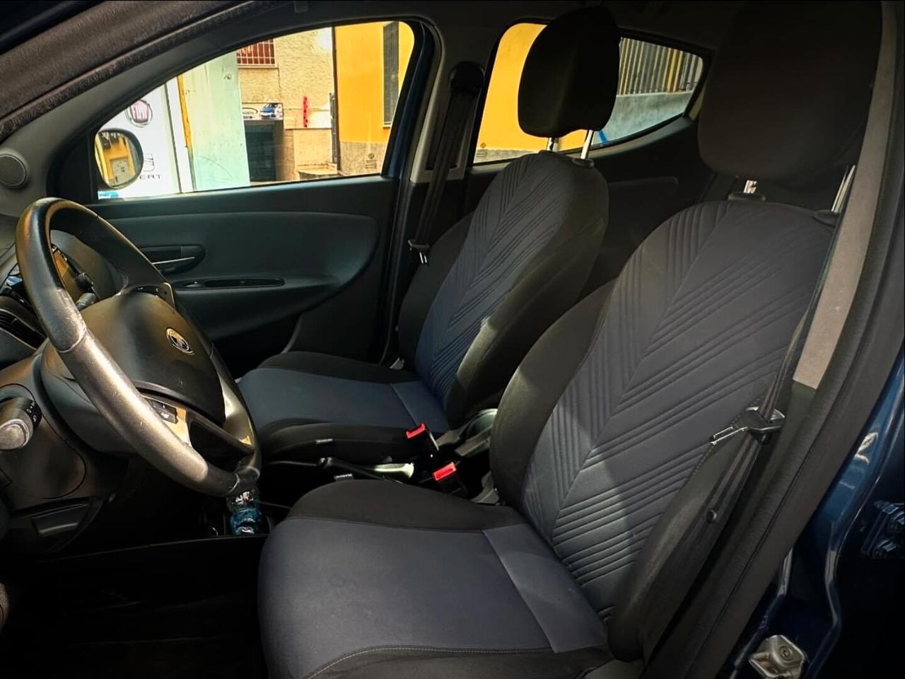 Lancia Ypsilon 1.0 FireFly 5 porte S&S Hybrid Ecochic Silver