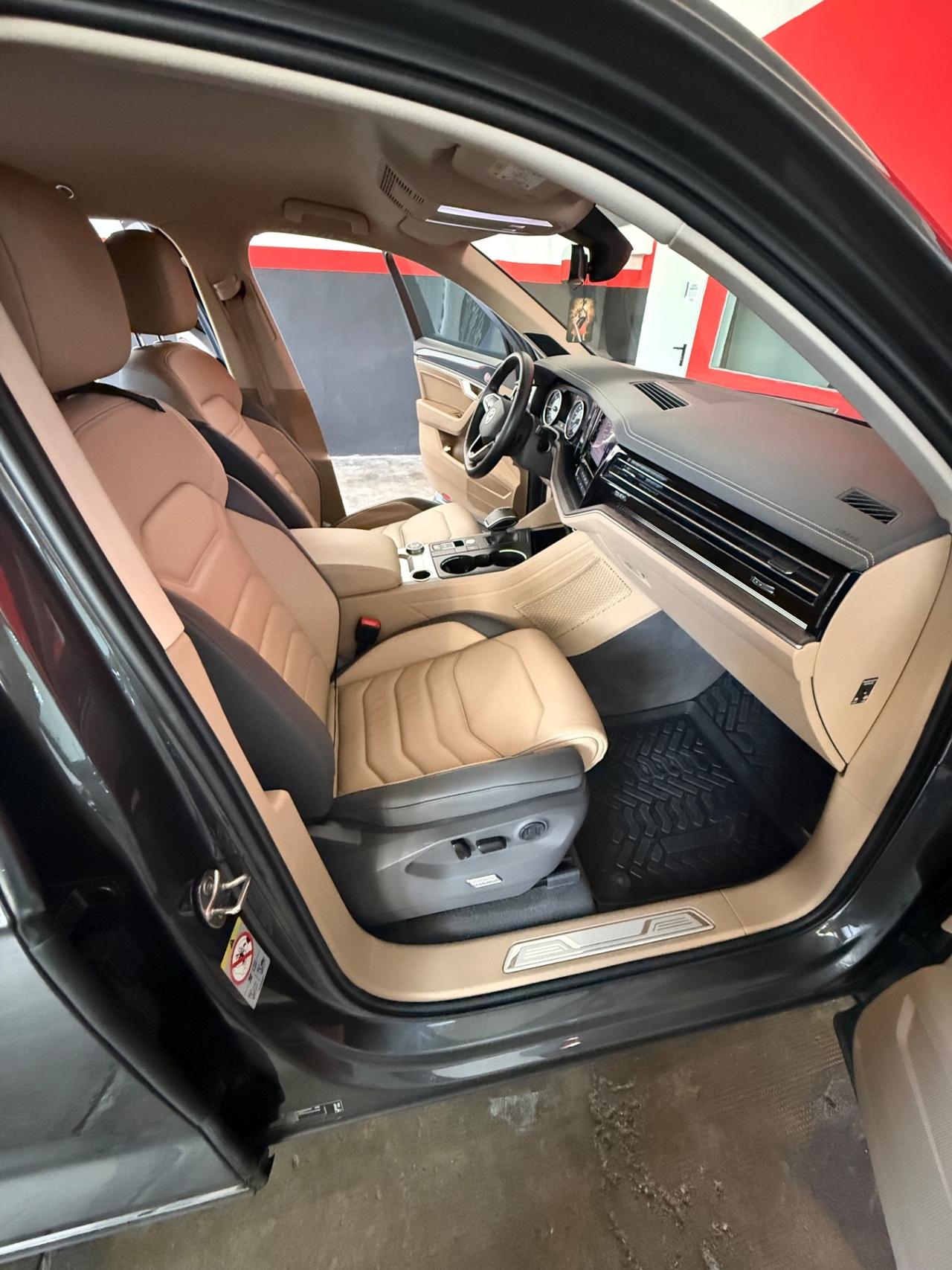 Volkswagen Touareg 3.0 V6 TDI SCR Atmosphere