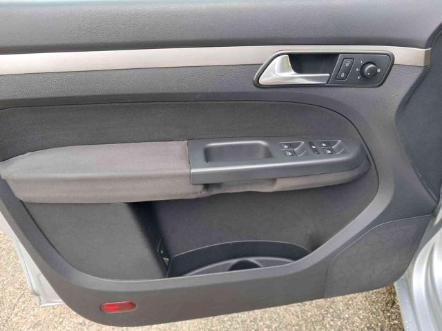 VOLKSWAGEN Touran 2.0 16V TDI Highline 7 posti neopatentati