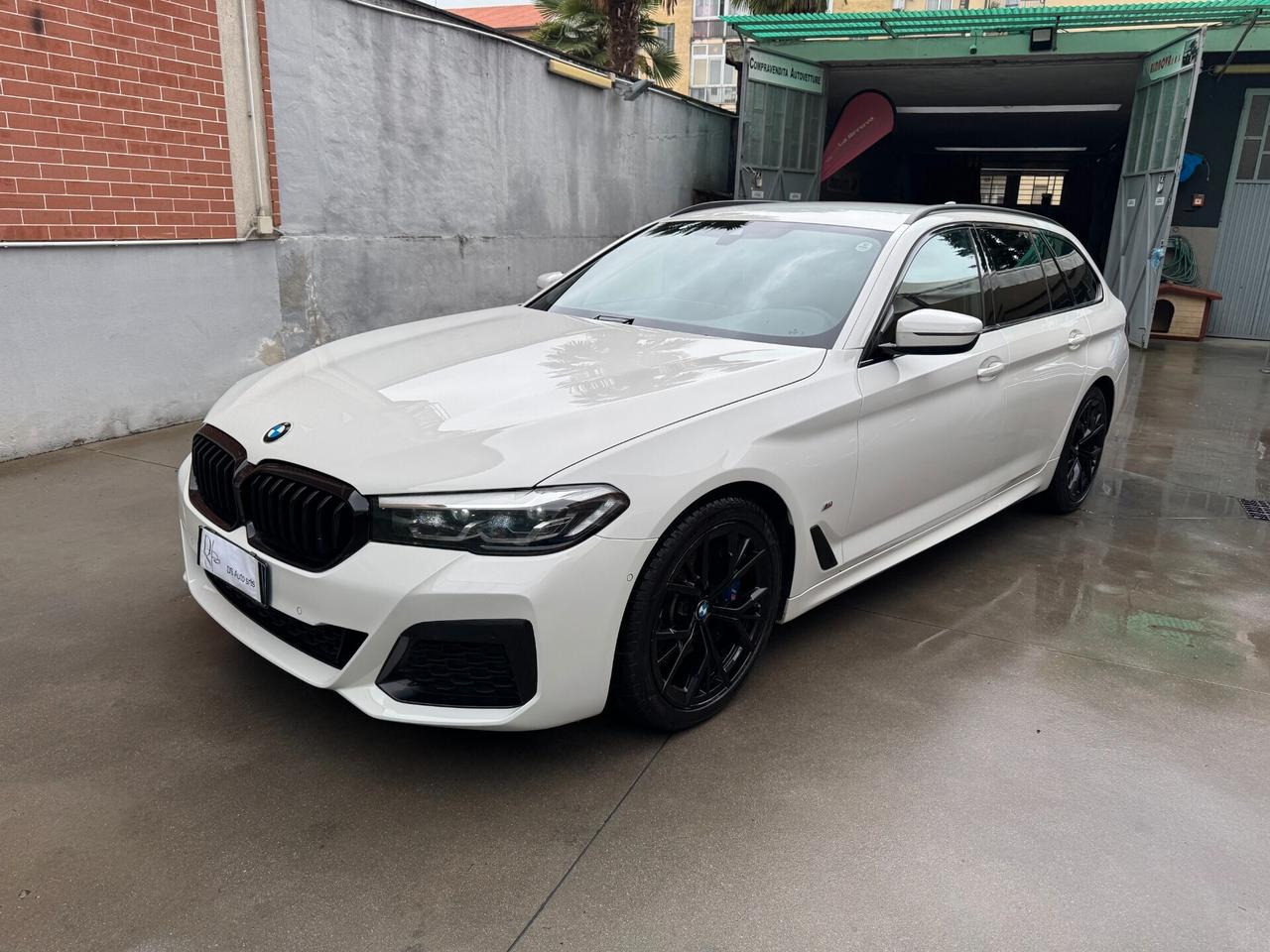 BMW 520 G31d Touring LCI mhev 48V xdrive Msport auto