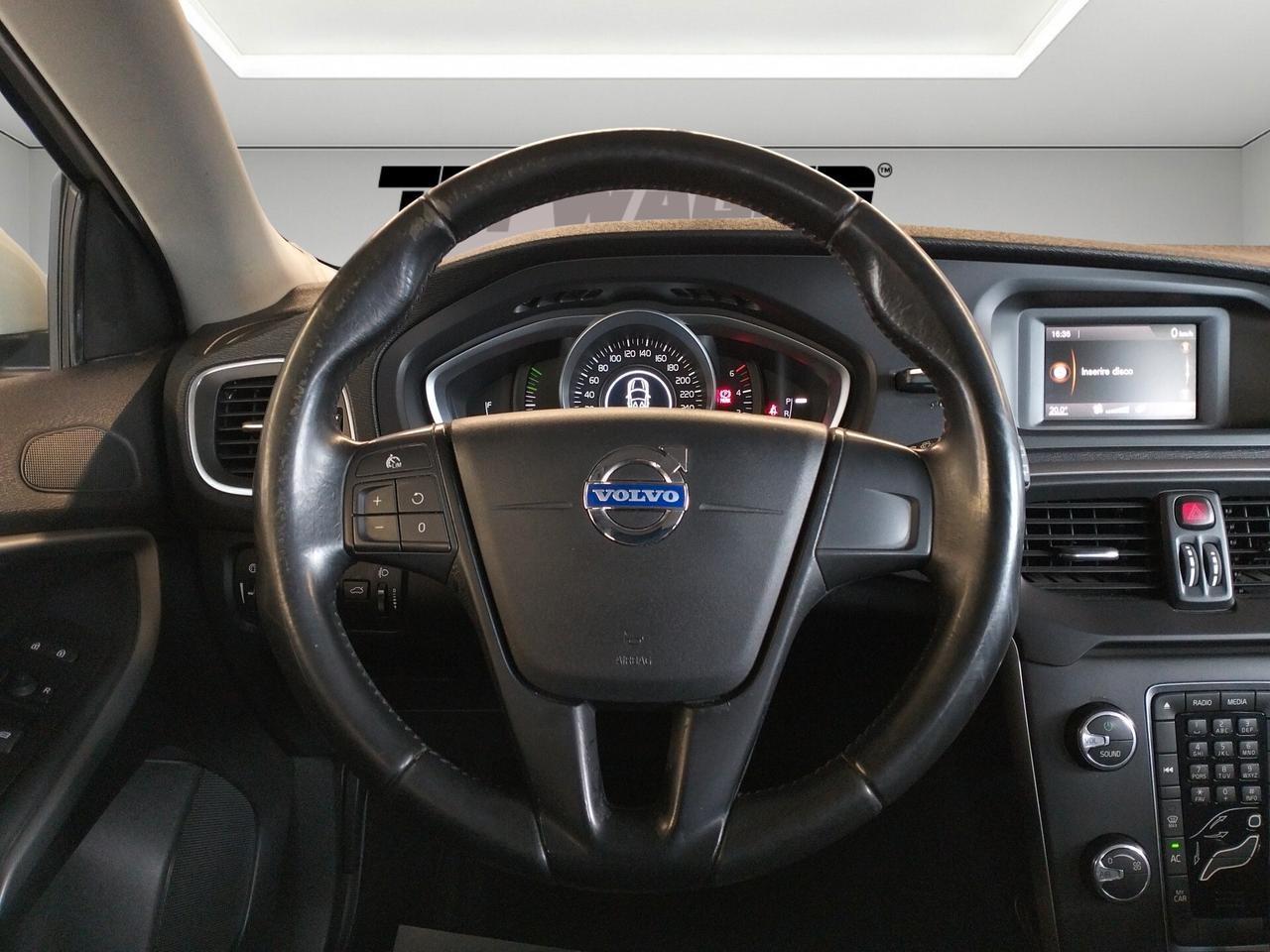 Volvo V40 1.6 d2 automatico - NEOPATENTATI