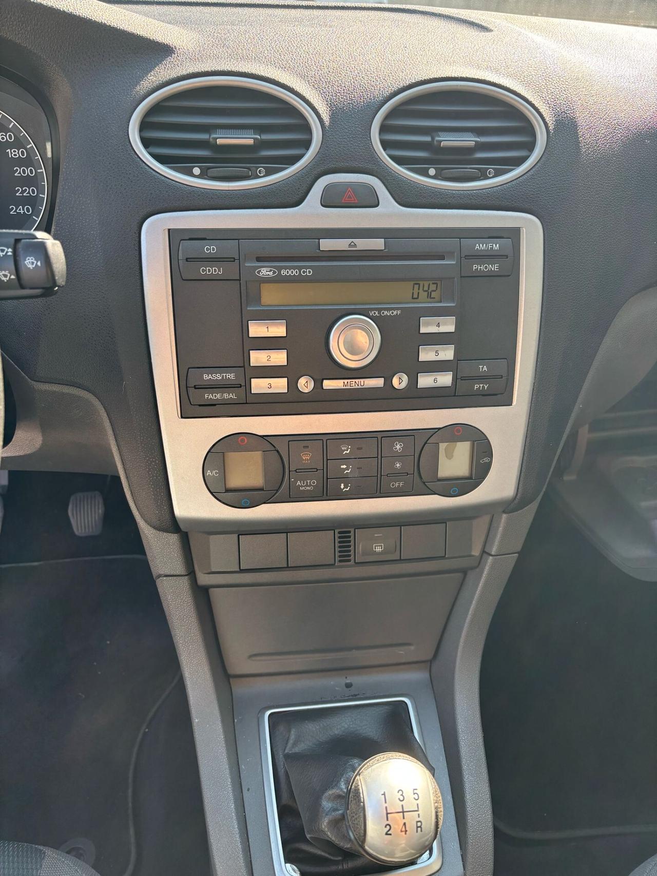 Ford Focus 1.6i 16V cat 5p.