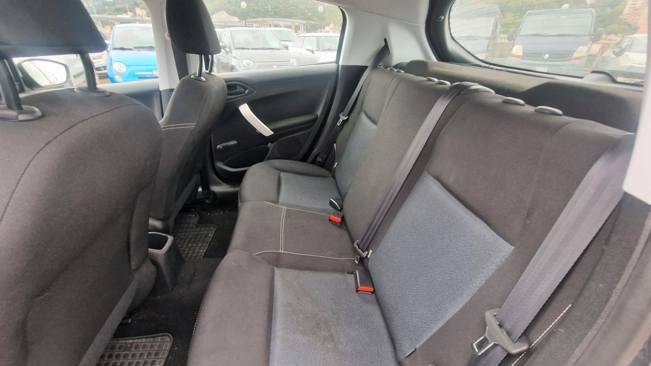 Peugeot 208 PureTech 82 5 porte Allure