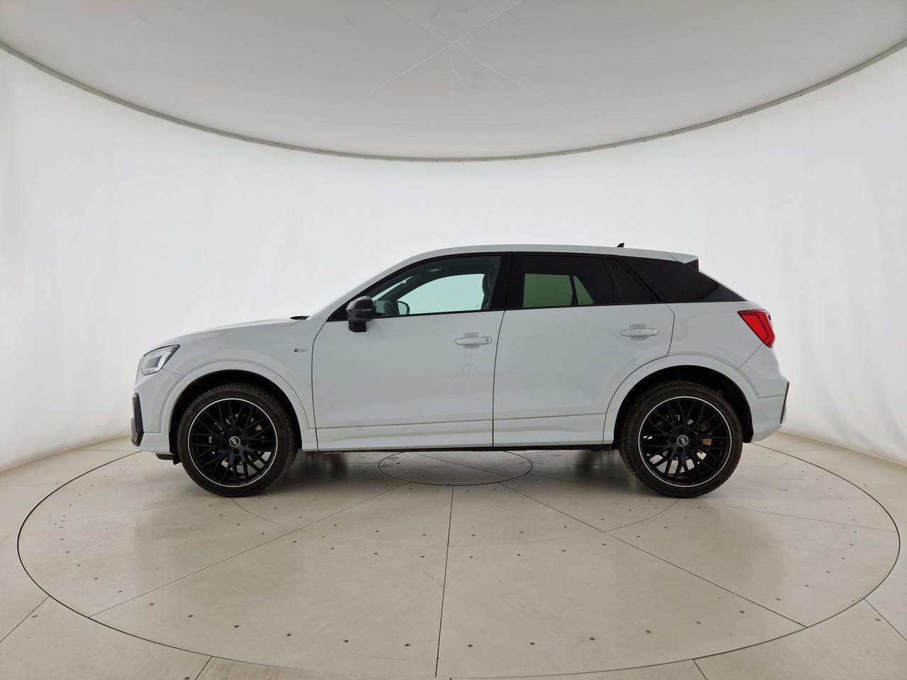 Audi Q2 35 1.5 tfsi identity black s-tronic