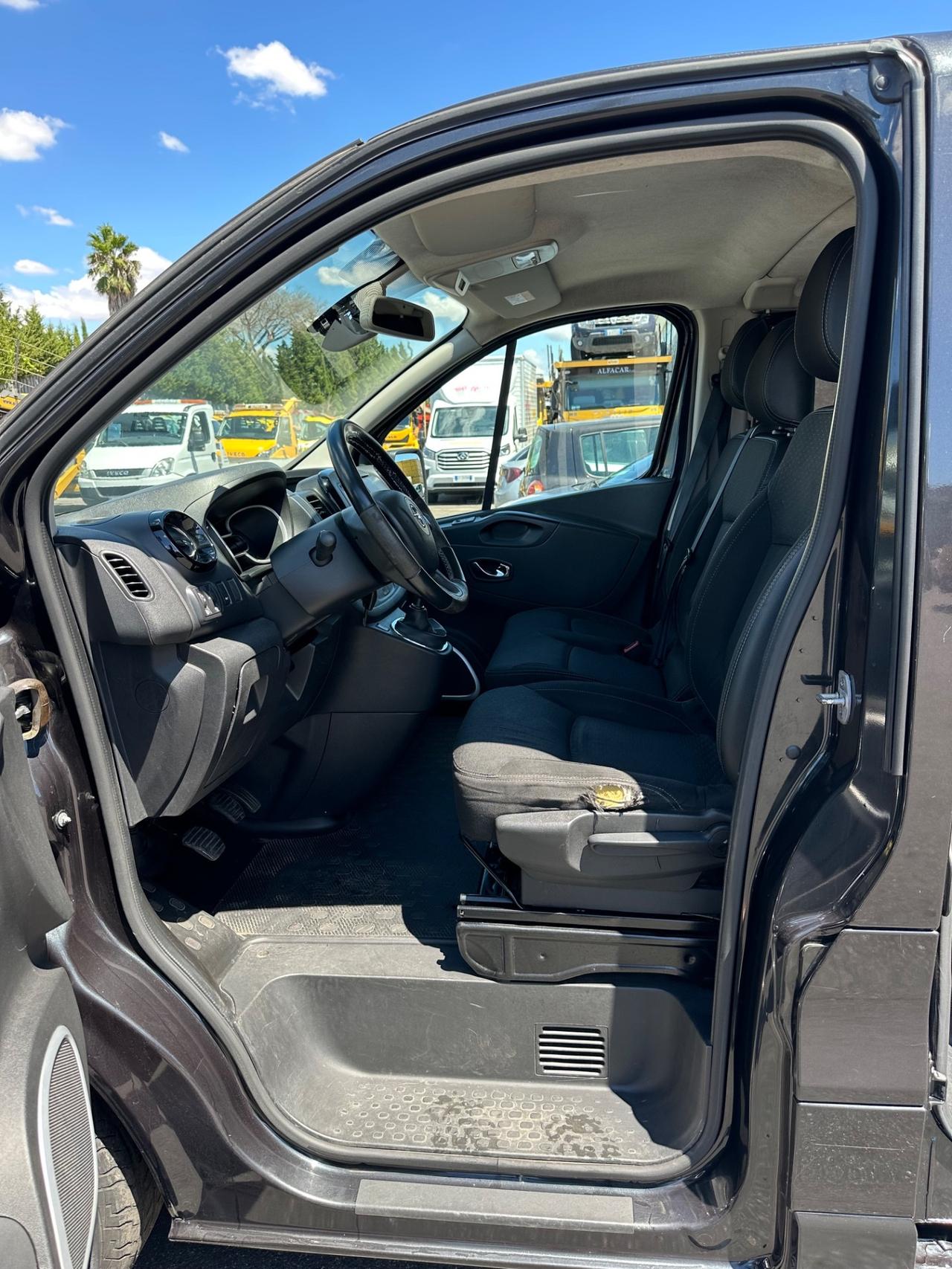 Opel Vivaro 9 posti Passo lungo