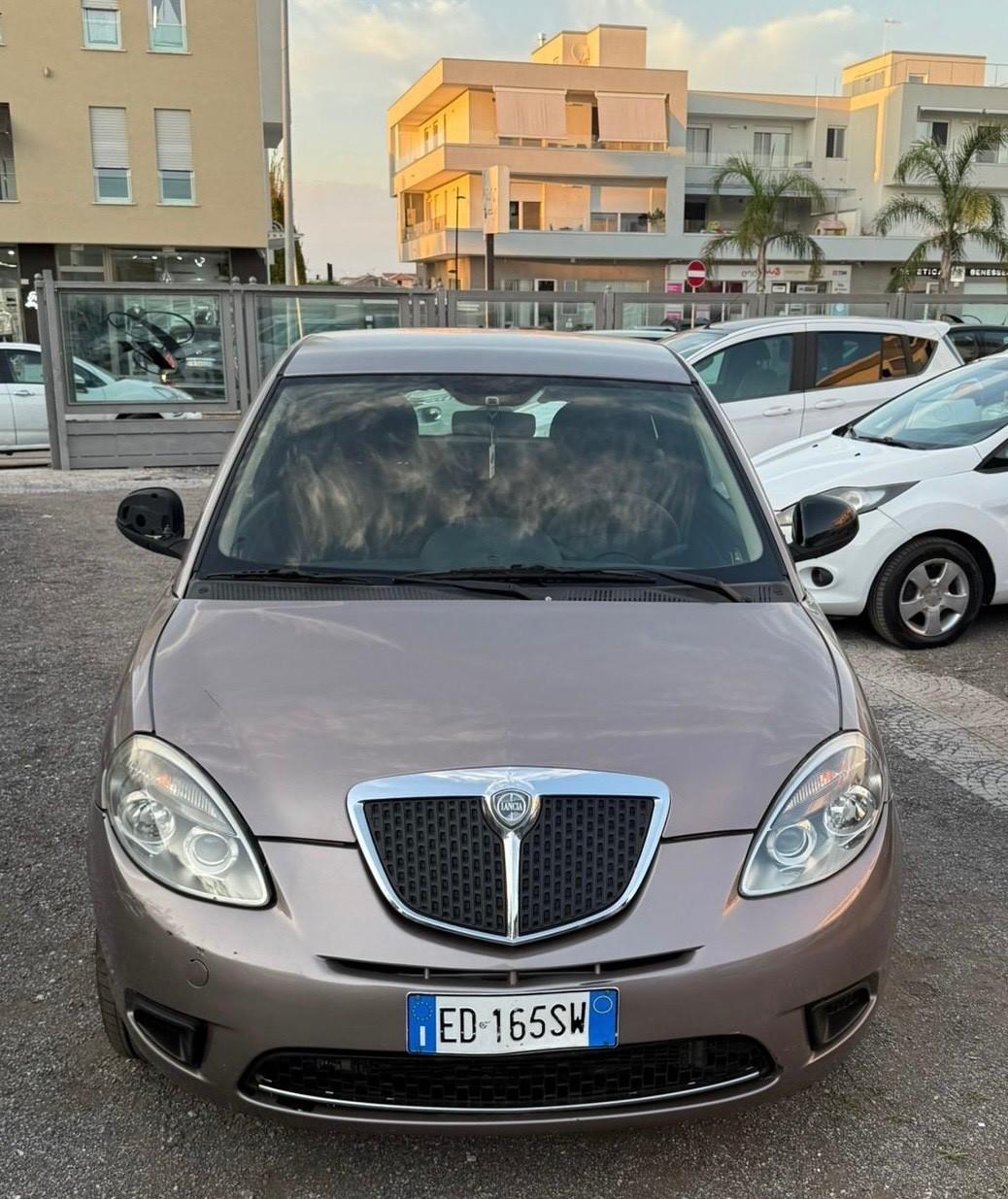 Lancia Ypsilon 1.2 69 CV Unyca