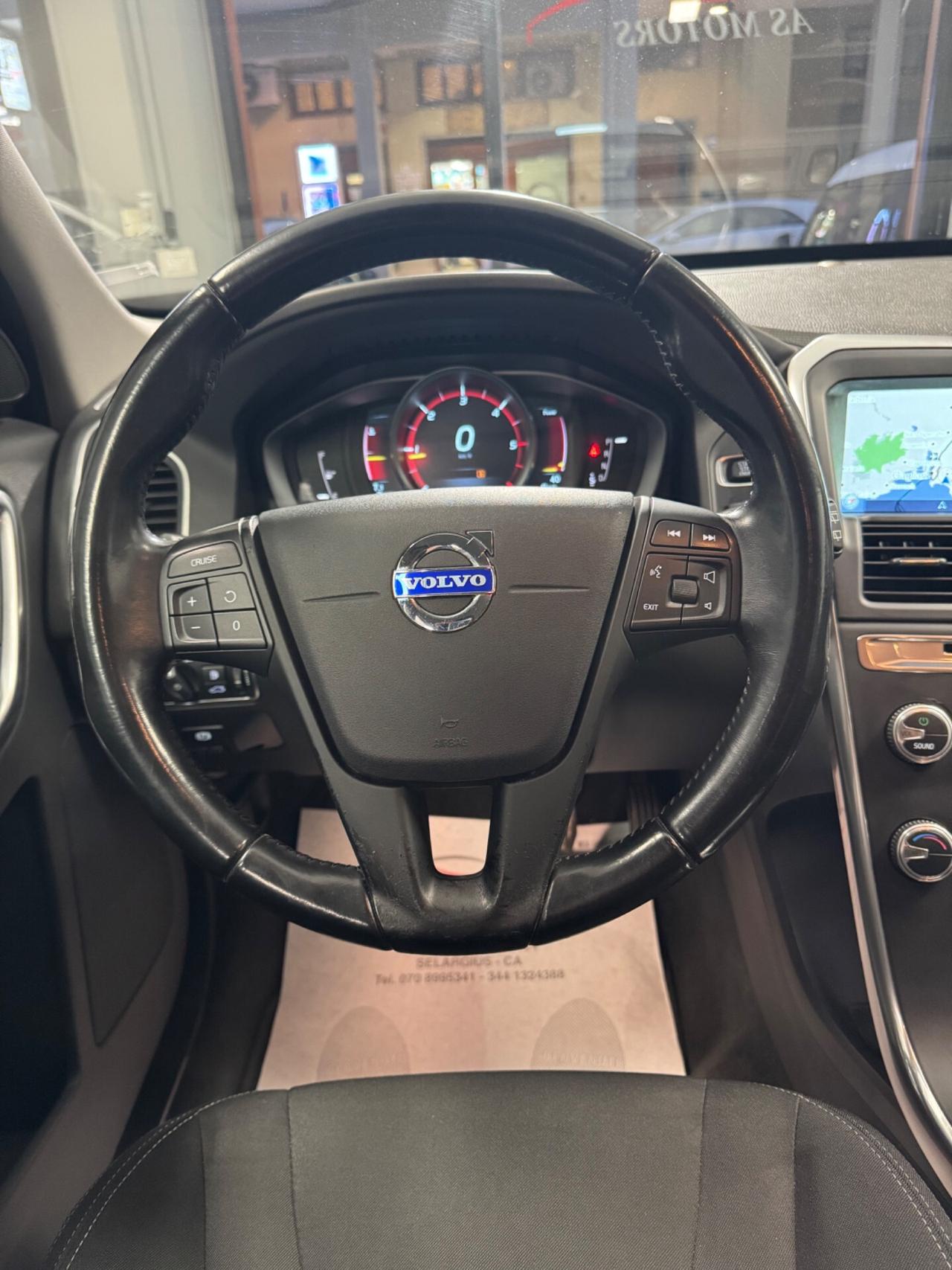 Volvo XC60 D4 R-design Momentum