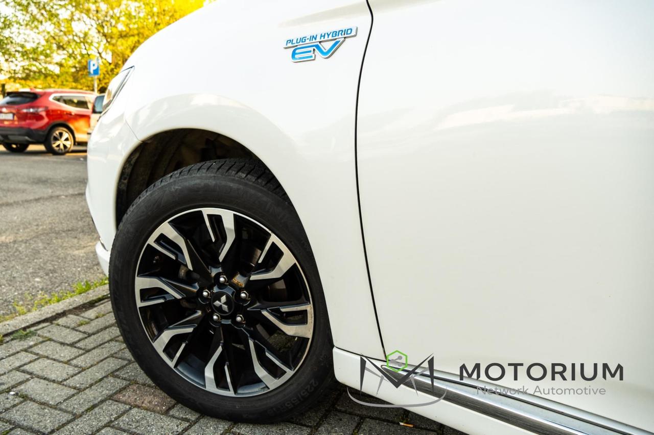 Mitsubishi Outlander 2.0 4WD PHEV Instyle 2018 - PLUG-IN HYBRID