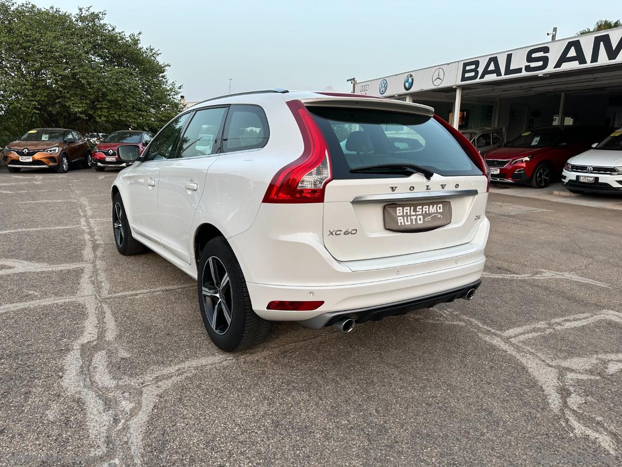 VOLVO XC60 D4 AWD Geartronic R-design Momentum