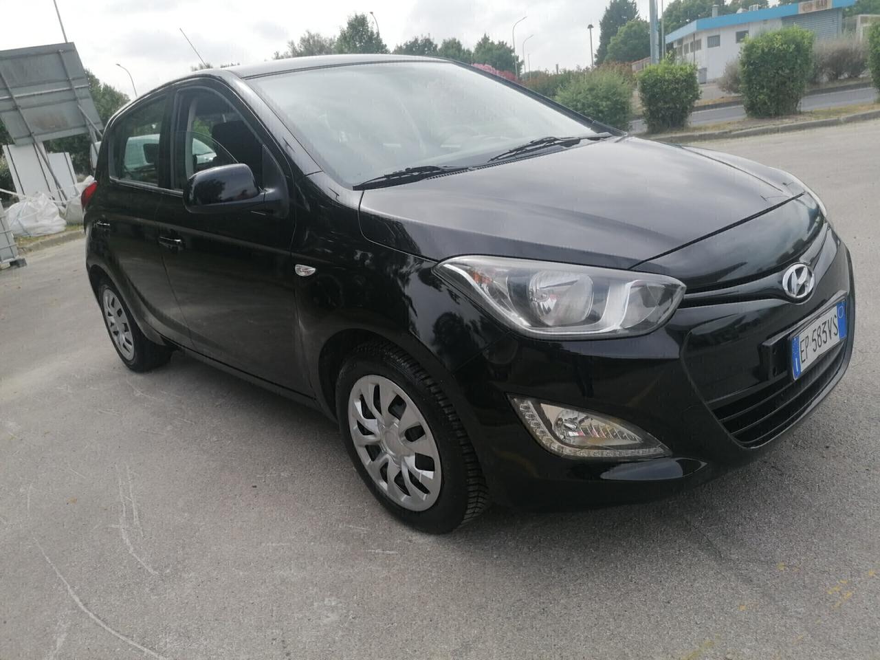 Hyundai i20-1.2 Benzina-LUCI LED*NEOPATENTATI*2013-