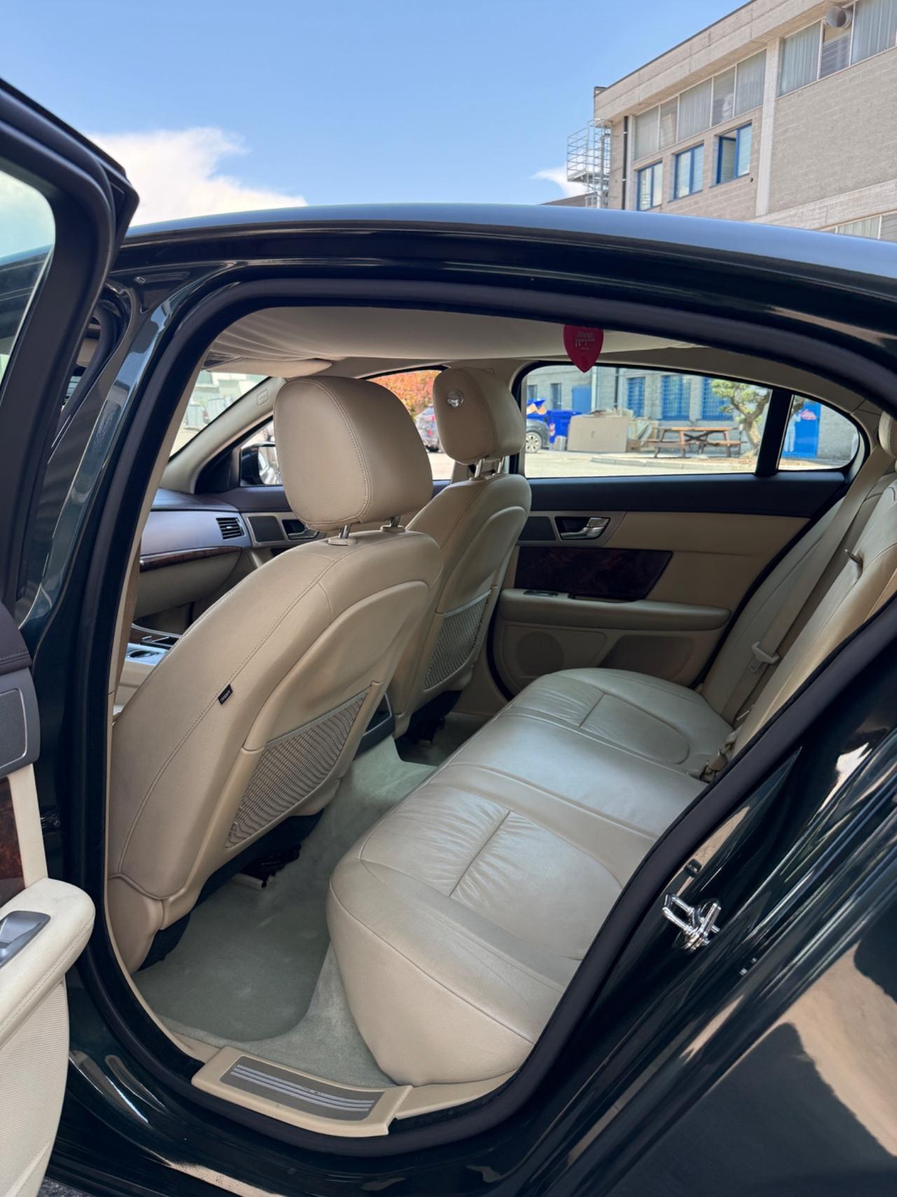 Jaguar XF 3.0 D V6 Premium Luxury 240cv