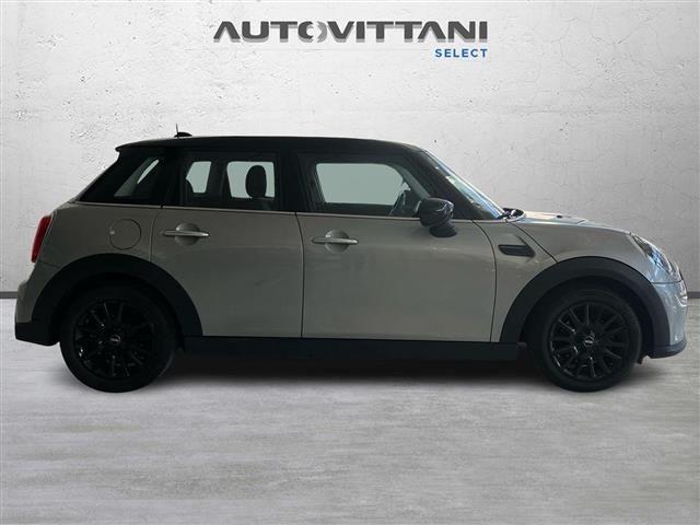 MINI Mini 5 Porte 1.5 Twin Power Turbo Cooper Essential