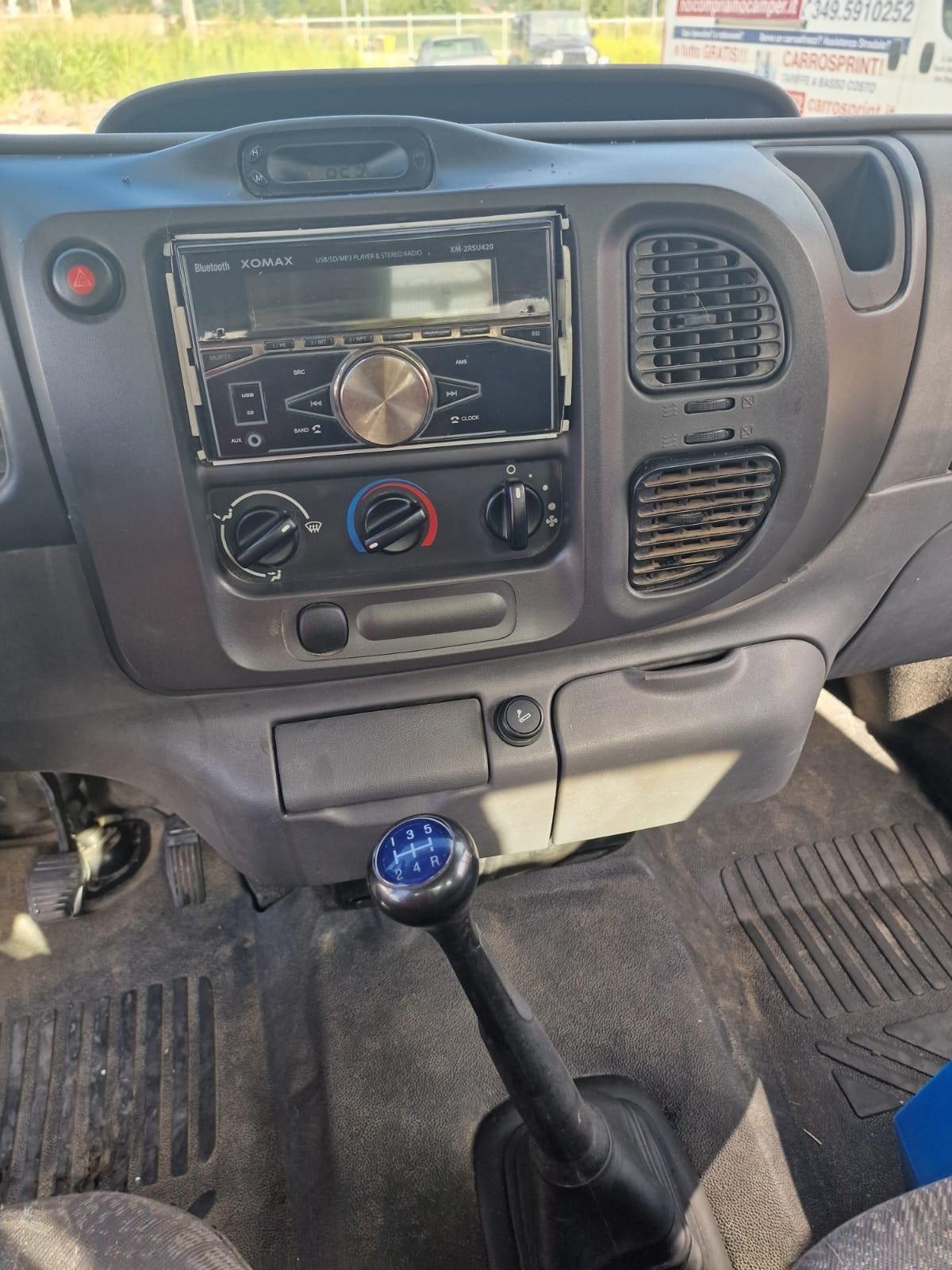 Autocarro Ford con gru del 2001 in saldo 154