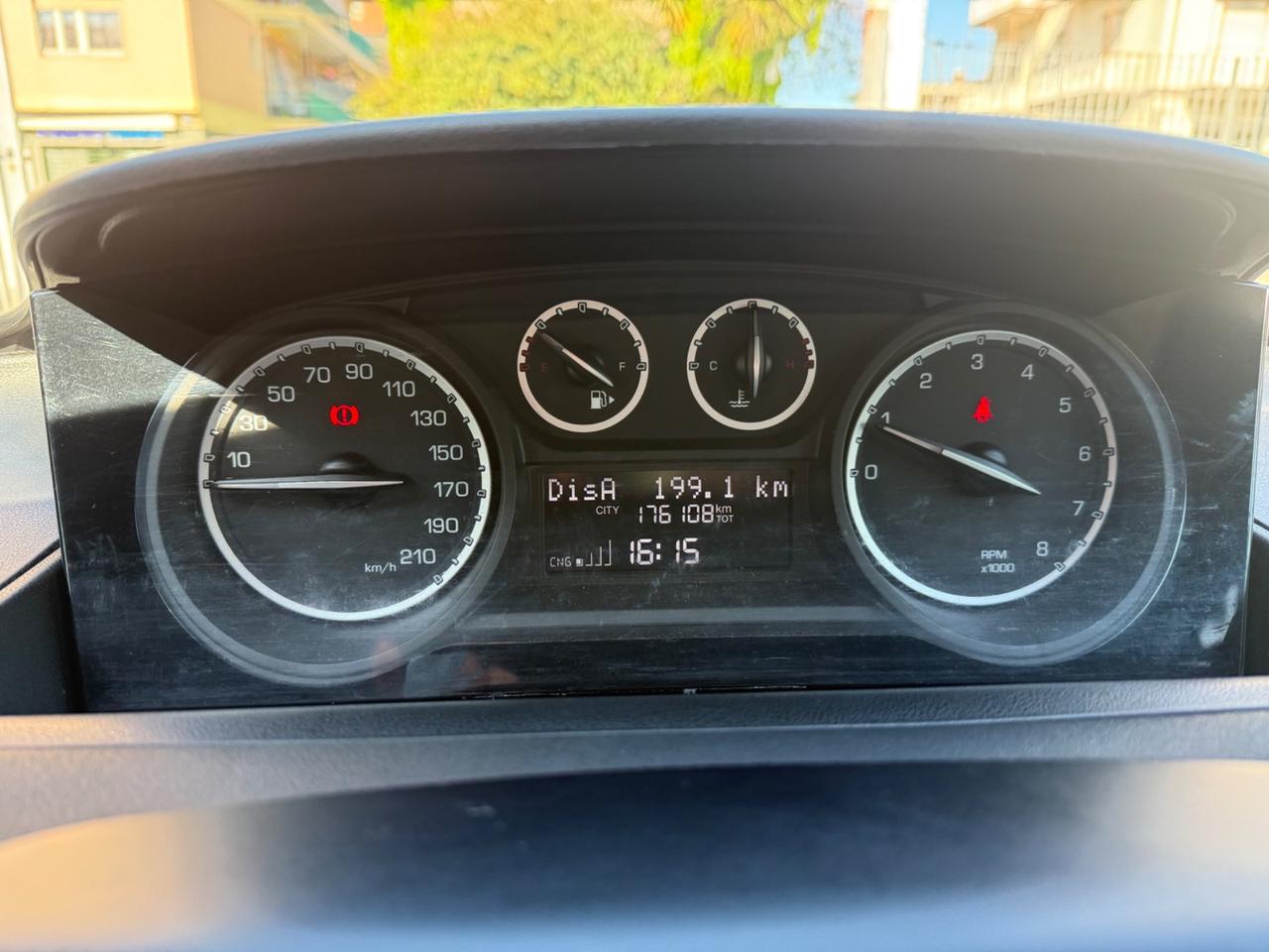 Lancia Ypsilon 0.9 TwinAir 85 CV 5 porte Metano Ecochic Silver