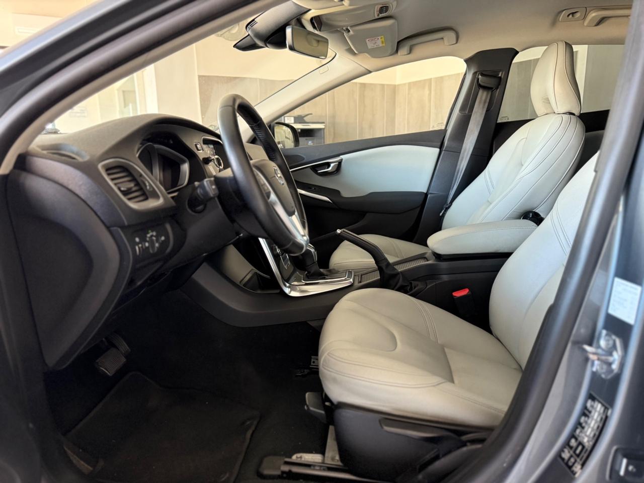Volvo V40 D2 Geartronic R-design Kinetic