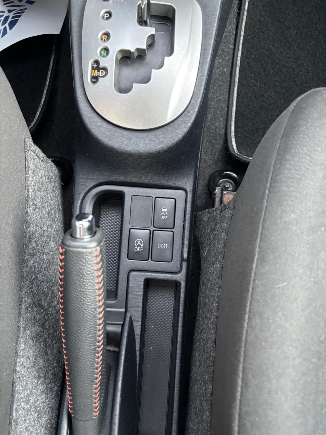 Toyota Yaris 1.3 5 porte Lounge AUTOMATICA