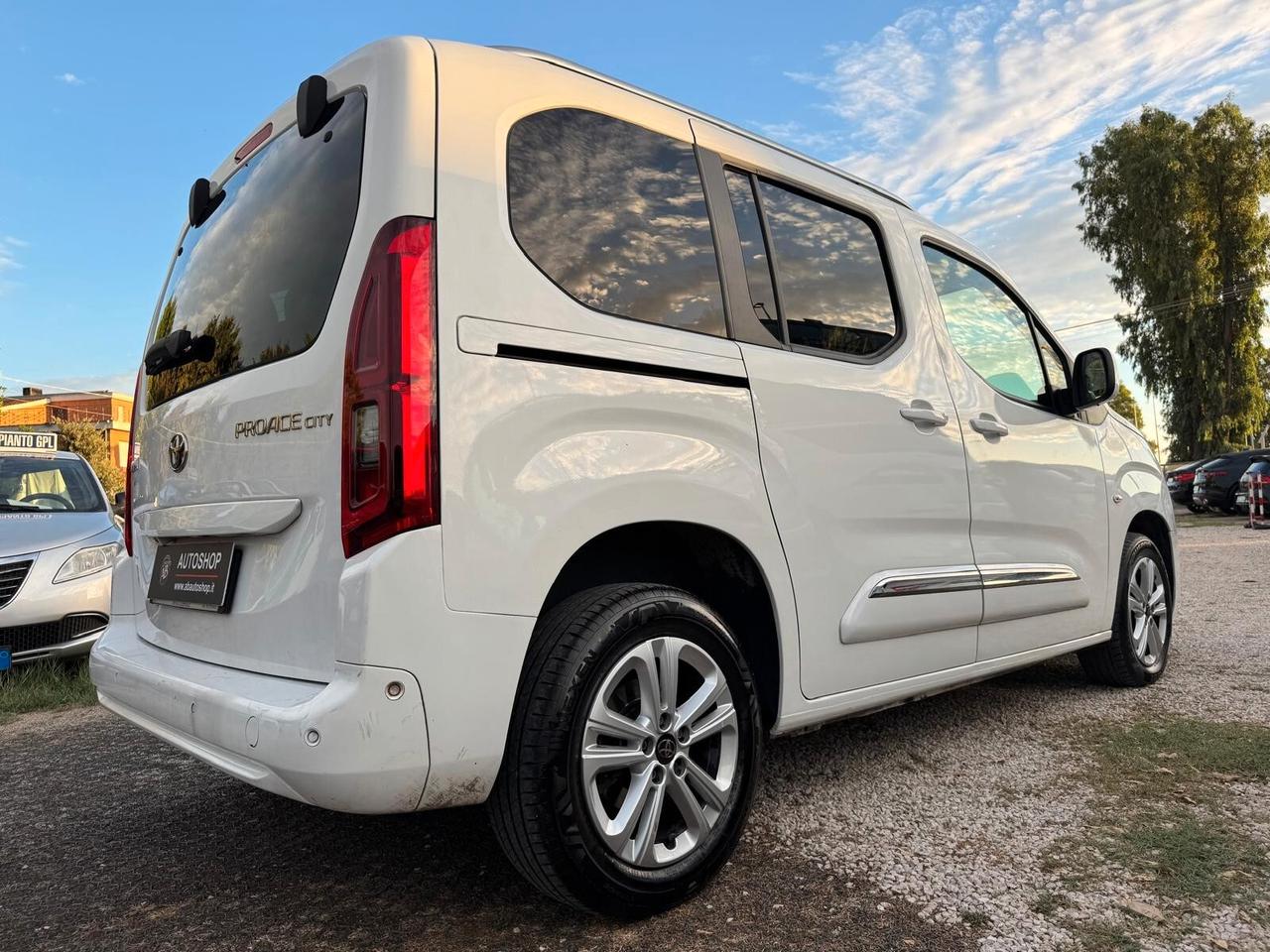 TOYOTA - Proace City Verso 1.5 - 7 POSTI - UNIPRO.- FINANZIABILE - PERMUTE