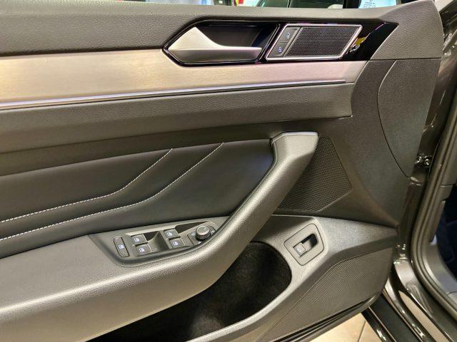 VOLKSWAGEN Passat Variant 2.0 TDI DSG Executive - UNIPRO - SOLO 25.000KM