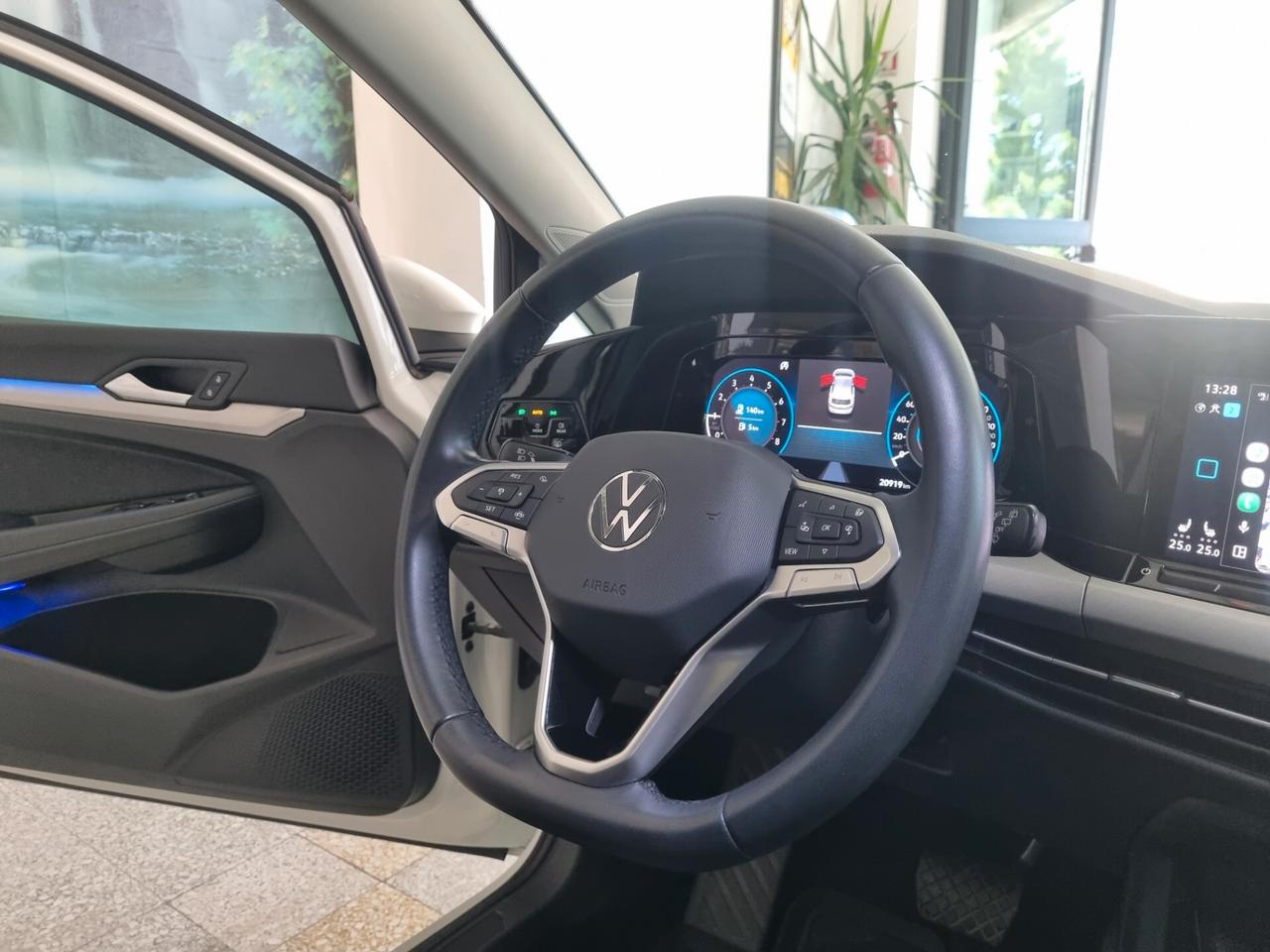 Volkswagen Golf 1.5 TGI DSG Life, 37800KM!!