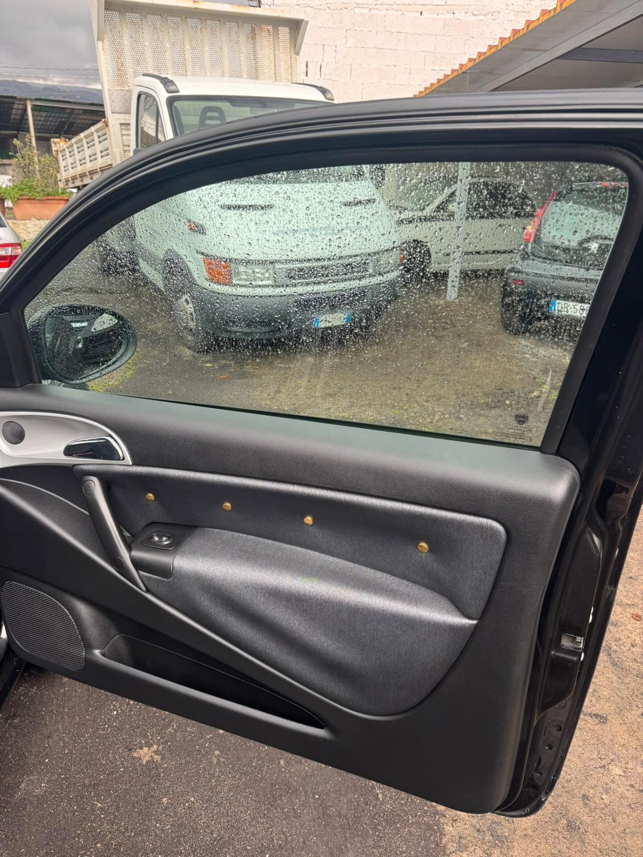 Lancia Ypsilon 1.3 MJT 75 CV Diva