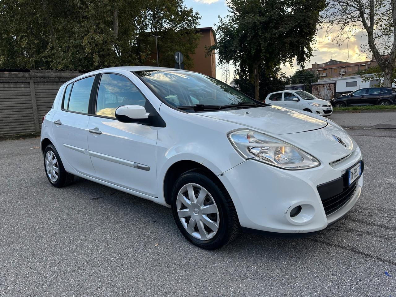 Renault Clio 1.2 16V 5 porte BENZINA NEOPATENTATI
