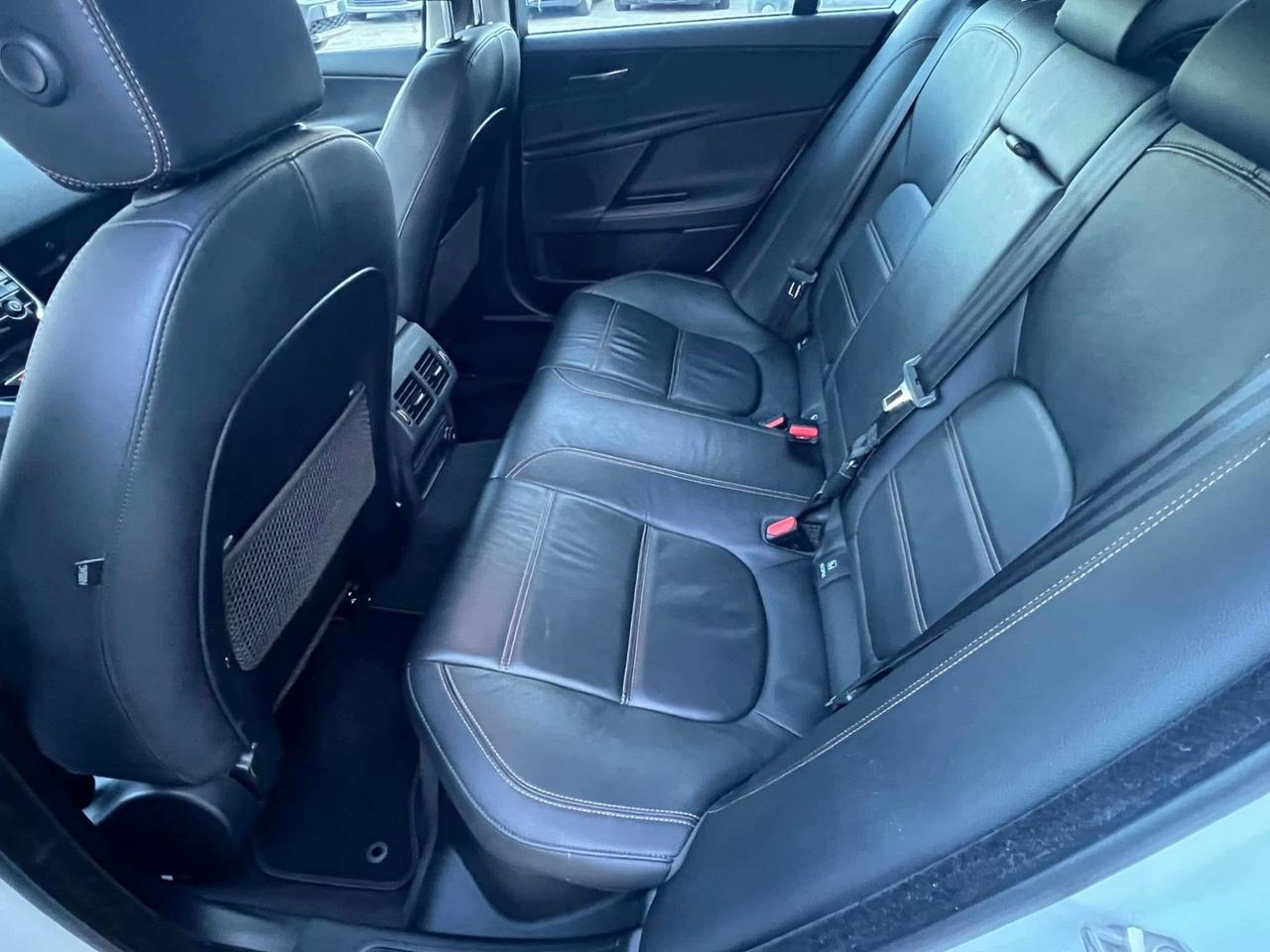 Jaguar XE 2.0 D 180 CV Portfolio