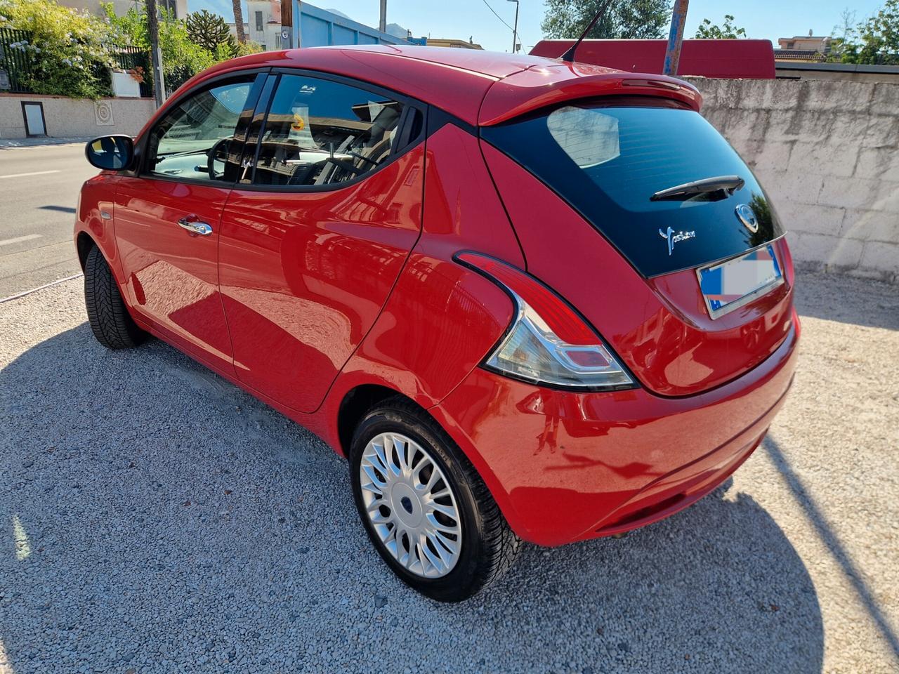 Lancia Ypsilon 1.2 69 CV 5 porte Silver-2018