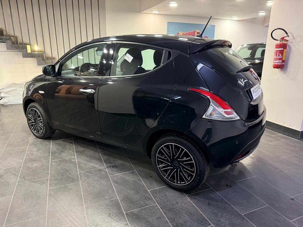 Lancia Ypsilon 1.0 FireFly 5 porte S&S Hybrid Gold