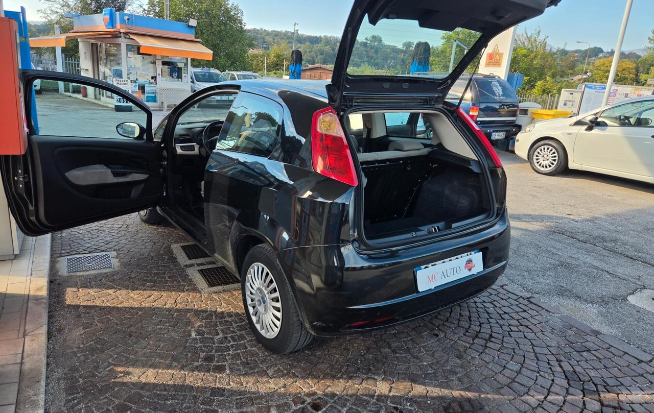 Fiat Grande Punto 1.3 MJT 75 CV 3 porte con 302.000km Neopatentati