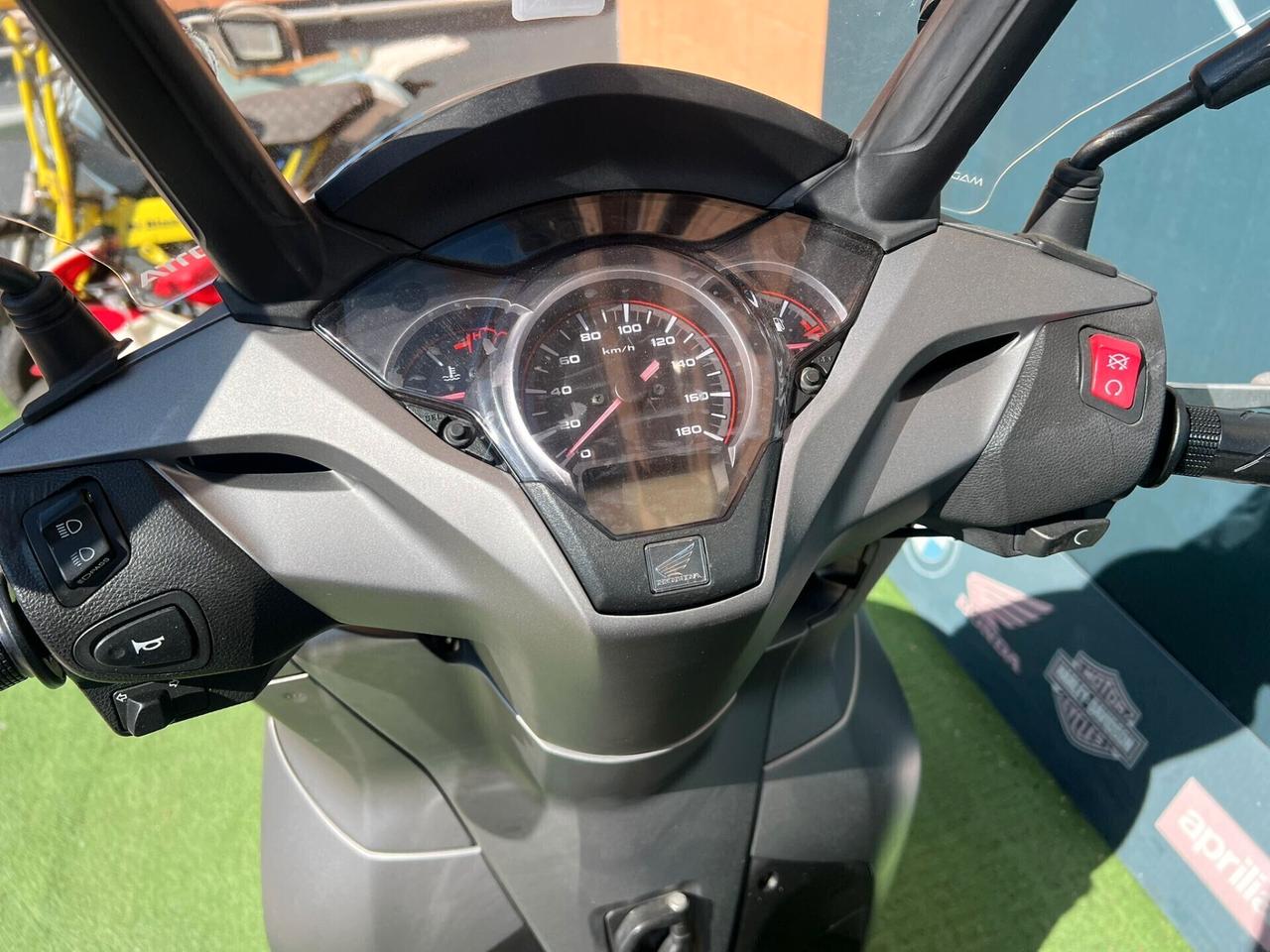 Honda SH 300 SPORT