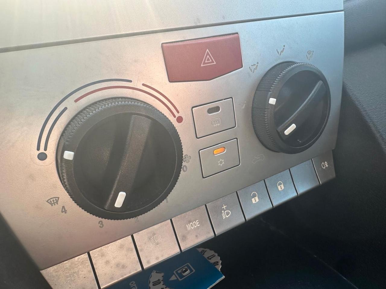Lancia Ypsilon 1.3 DIESEL 2010 160.000km