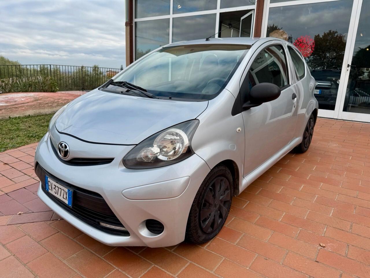 Toyota Aygo 1.0 12V VVT-i 3 porte Lounge Connect da 100 euro al mese