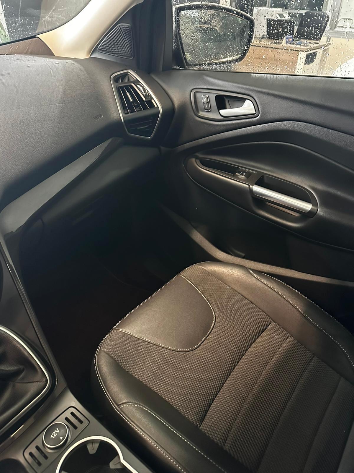 Ford Kuga 2.0 TDCI 150 CV S&S 4WD Titanium