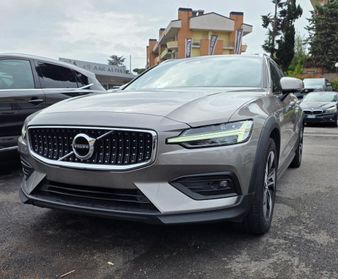 Volvo V60 Cross Country B4 (d) AWD automatico Plus
