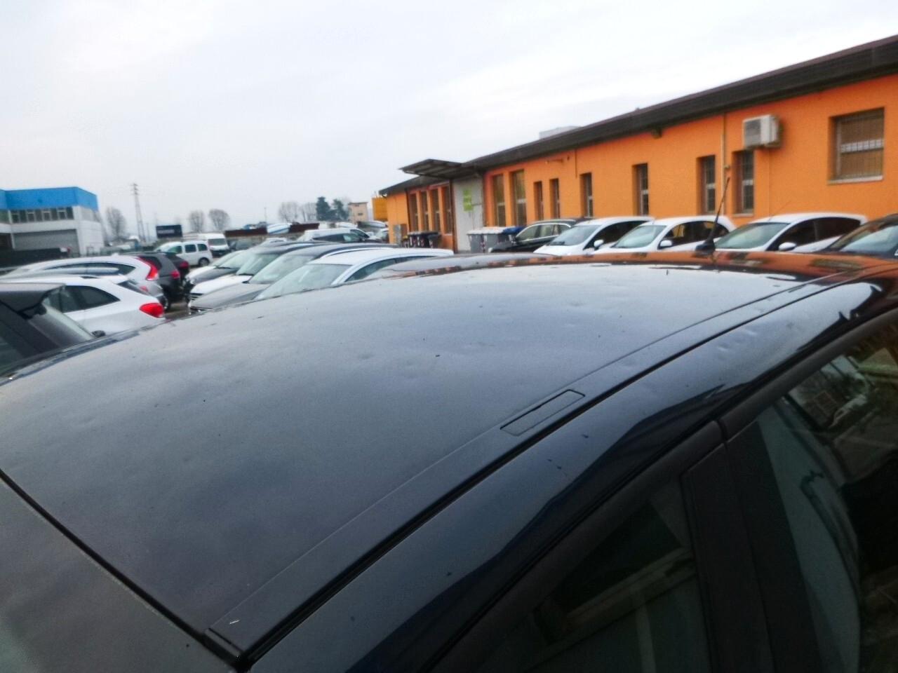 Peugeot 5008 1.6 e-HDi 112CV Stop&Start cambio robotizzato Féline