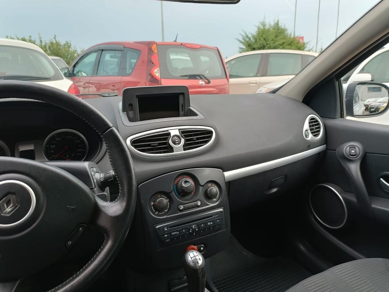 Renault Clio 1.2 16V 5 porte Yahoo! Neopatentati