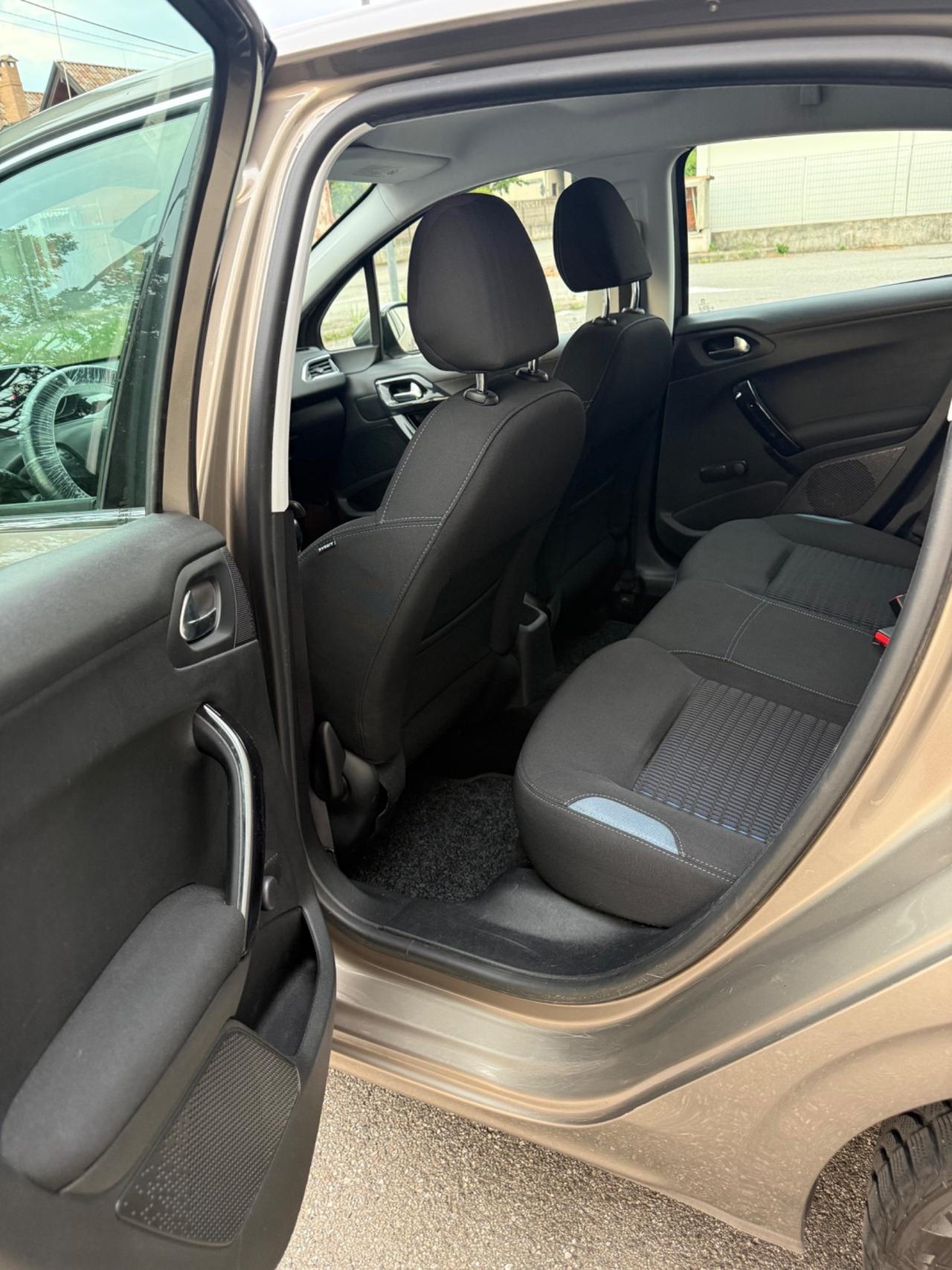 Peugeot 208 1.4 HDi 68 CV 5 porte Access