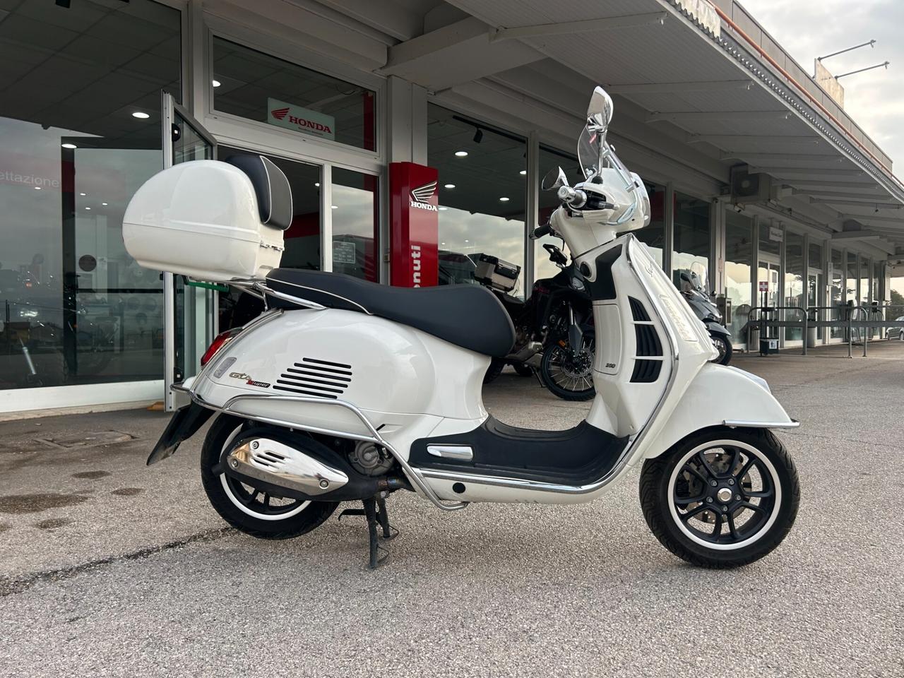 Vespa GTS 300 hpe