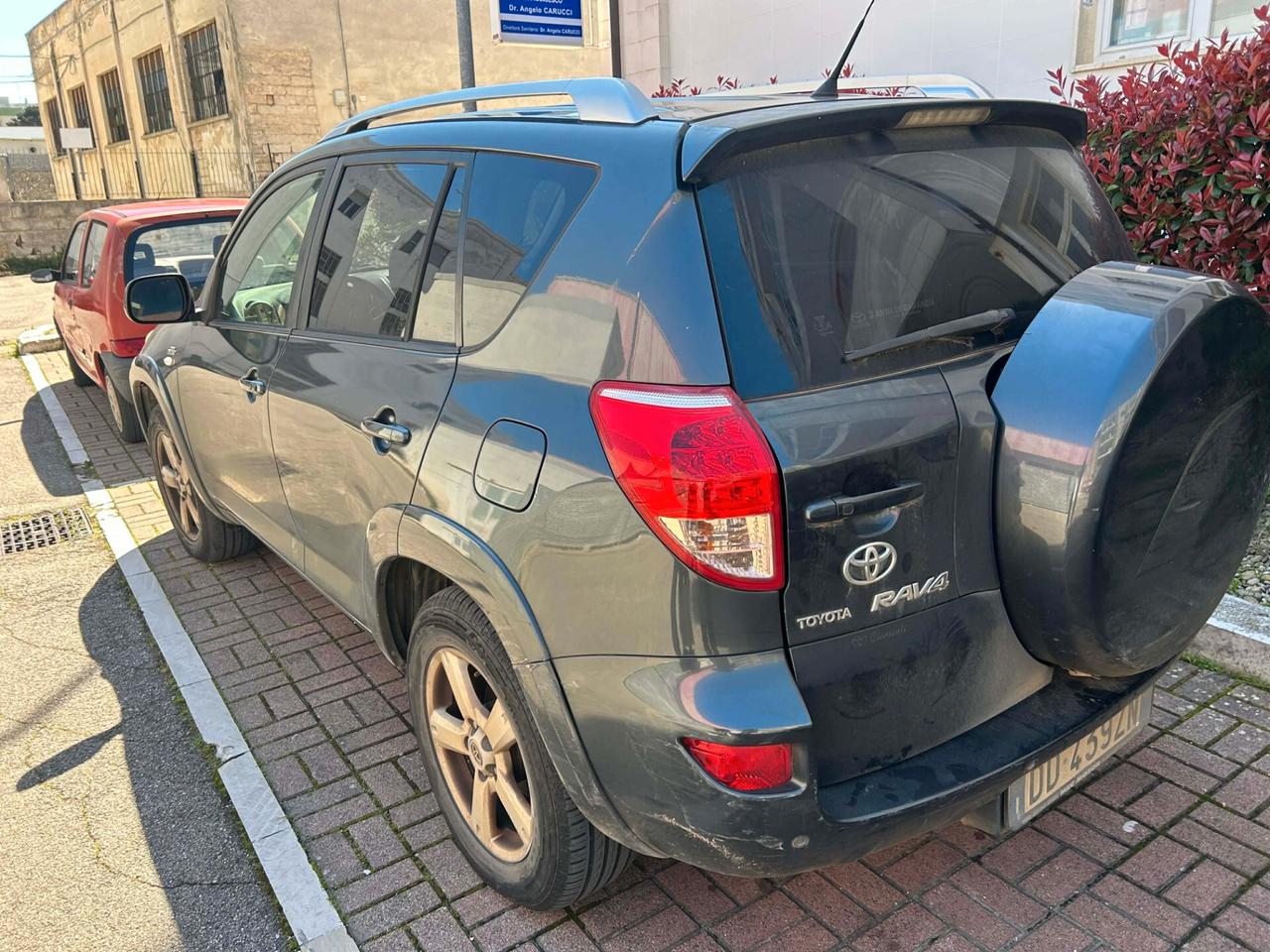 TOYOTA RAV4 2006 2.2 D-4D 177 CV Luxury PELLE NAVI CRUIS DA CONTROLLARE