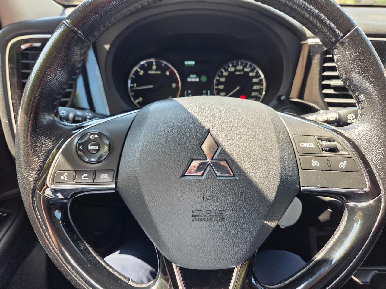 Mitsubishi Outlander 2.2 DI-D 4WD Intense