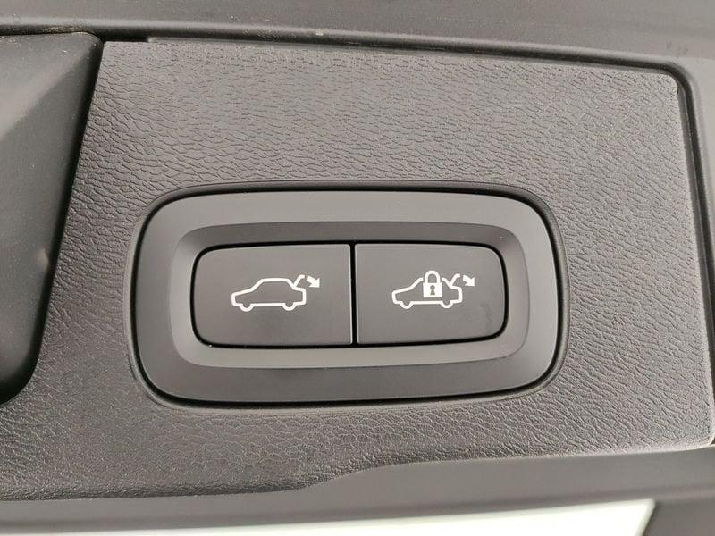 Volvo XC60 XC60 2.0 b4 Momentum Pro awd auto