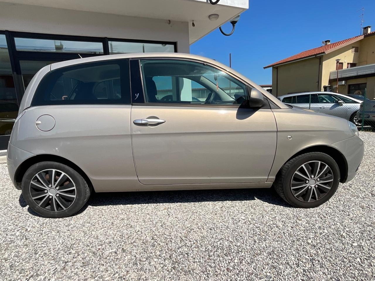 Lancia Ypsilon 1.2 Versus