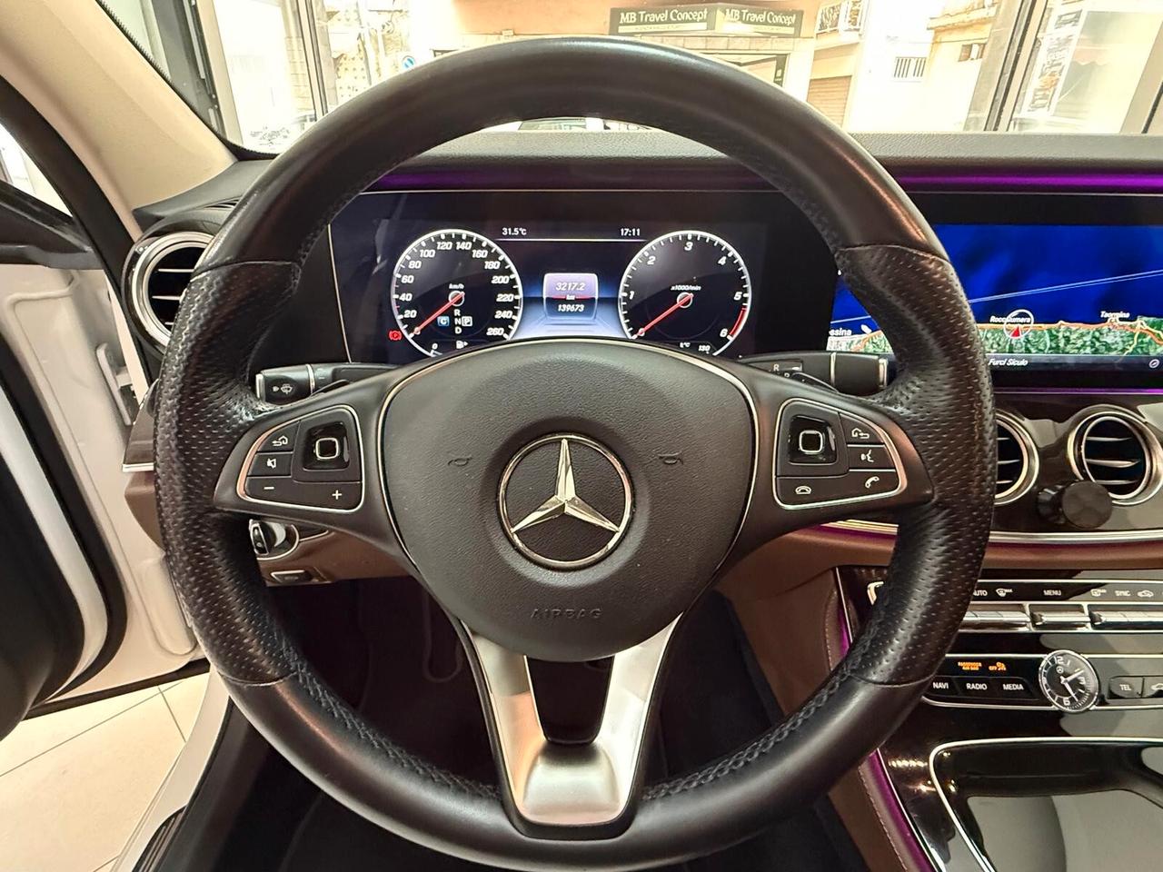 MERCEDES- BENZ KLASSE E 220 D 195 CV 4MATIC AMG PREMIUM OFFERTA